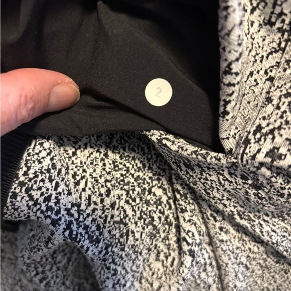 Size 2 lululemon Gray Patterned Pants​​ - Picture 2 of 6